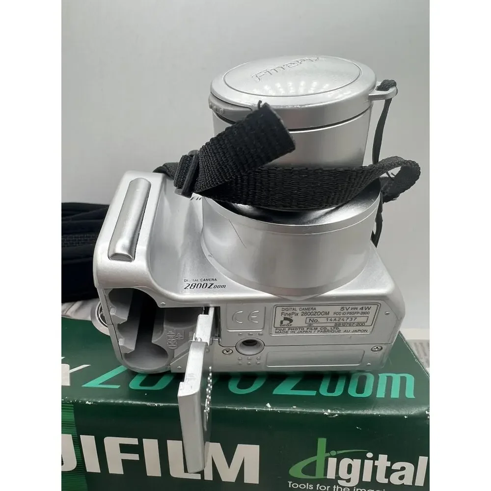 Fujifilm FinePix 2800 Zoom 2.0MP Digital Camera 6x Optical Zoom Parts Only